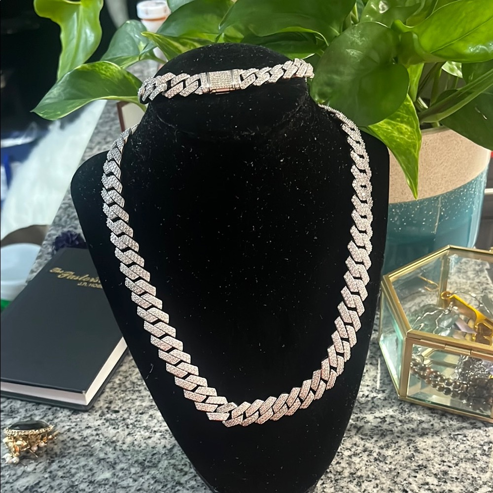 Elegant Silver Chain Necklace and Bracelet Set